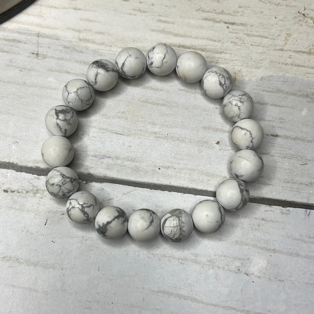 Bombshell Beads White Howlite Beaded Bracelet